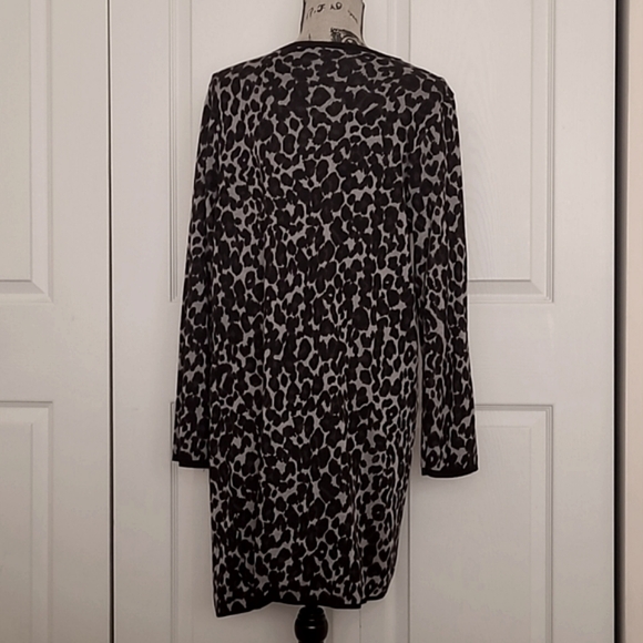 🖤NY Collection Cardigan - Picture 3 of 4